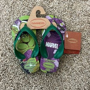 Hulk Children’s Havaianas flip flops NWT US size 10 EUR size 27/28